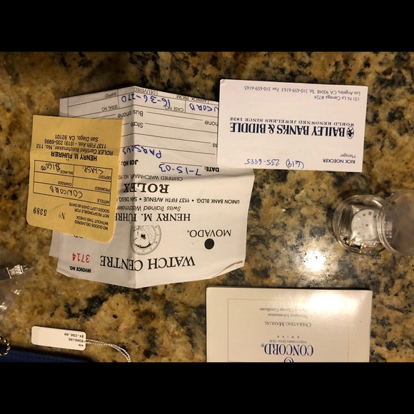 Authentic CONCORD SARATOGA DIAMOND 18kt GOLD WATCH - Picture 8 of 8